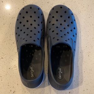 Like new Cat & Jack water shoes, Size 4